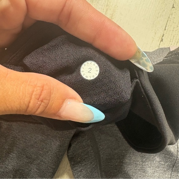 Lululemon Get Going Train Tight Size 2 - Picture 3 of 6